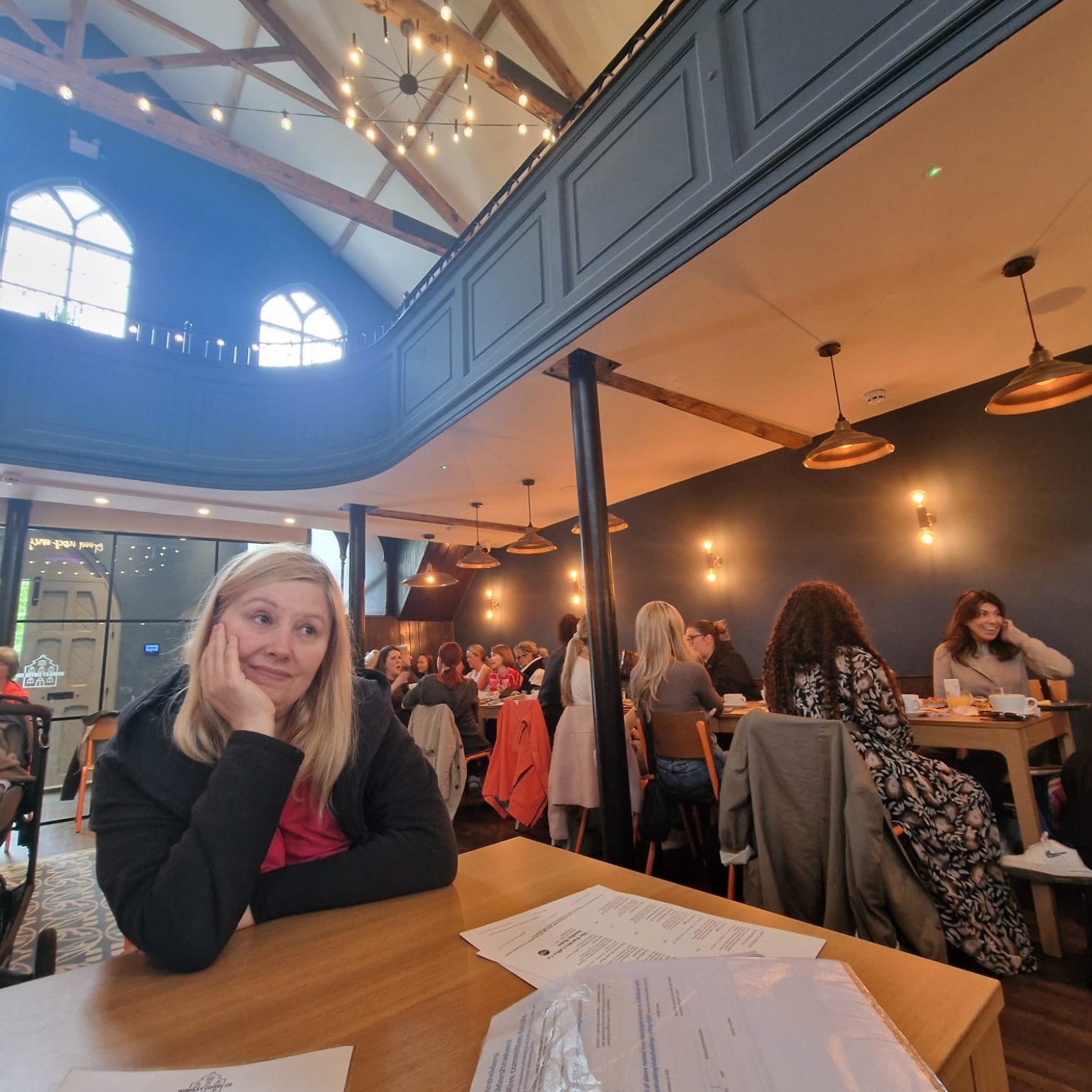 Women meeting in a café