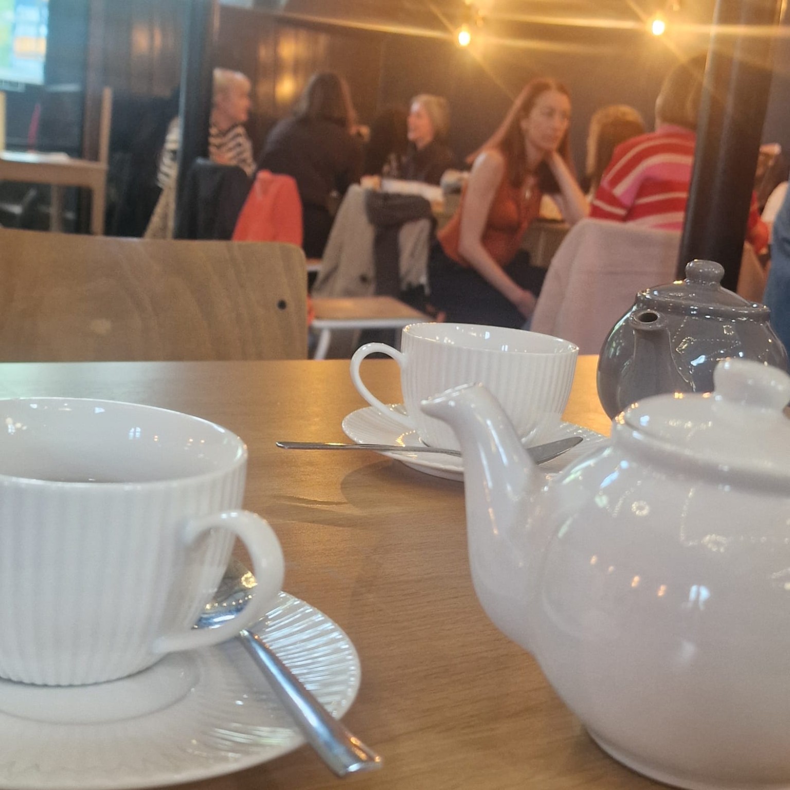 Tea and conversation during a café meeting